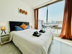 Apartamento con terraza y vistas
